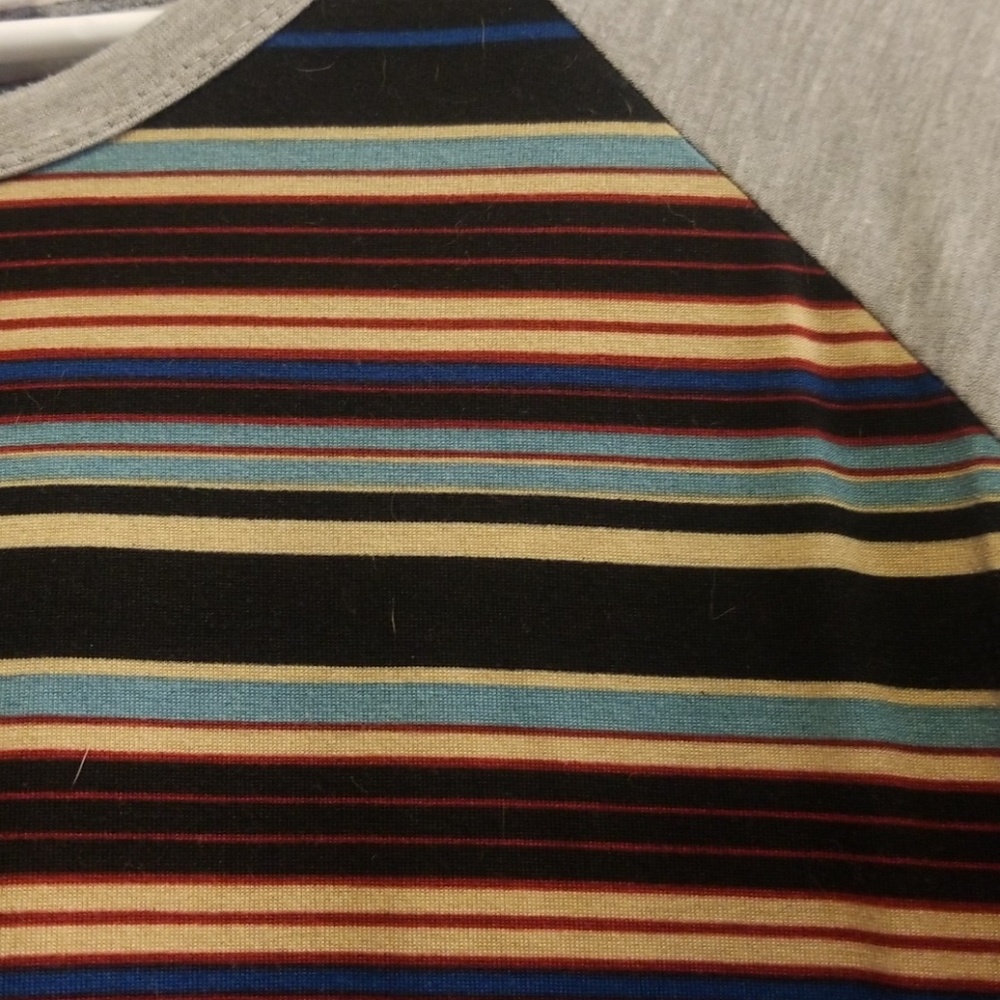 Lularoe Randy Tee - Picture 3 of 4